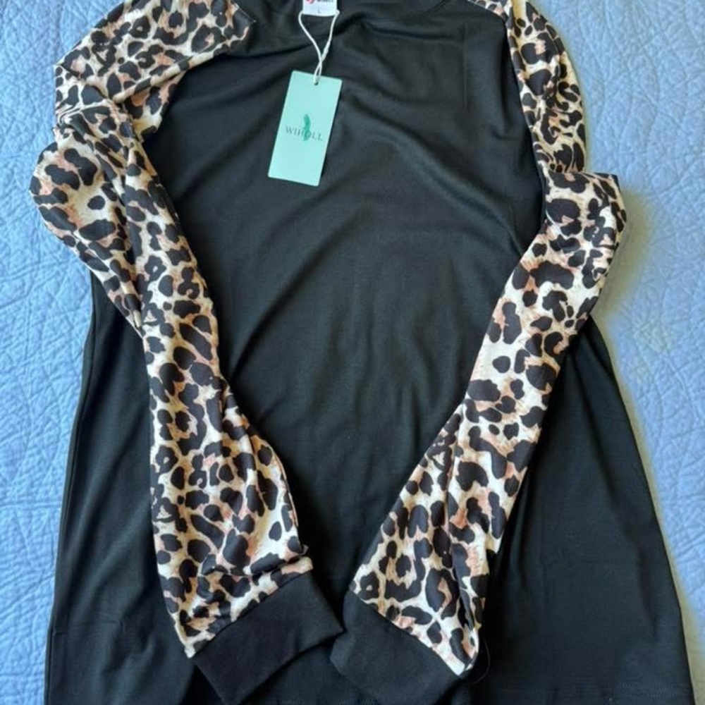 Source Unknown Black Top with Leopard-Print Sleeves
